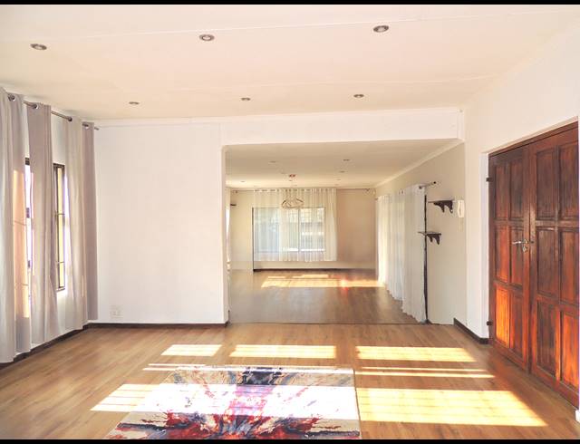 4 BEDROOM HOUSE FOR SALE IN STRUBENSVALLEI